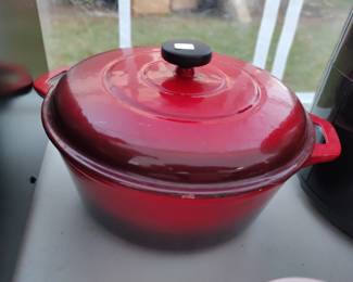 Le Creuset  cast iron soup pot
