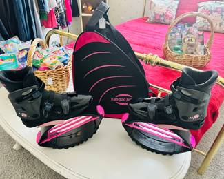 Kangoo Jump Shoes KJ XR 3 SE X-Rebound, Size Medium, Includes Carrying Case.