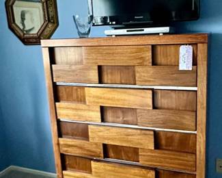 Stunning Mid Century Modern 70's Brutalist Paul Evans Style 5-Drawer High Boy with Metal Accent, 38"W x 42.75"H x 19"D and Vizio TV.