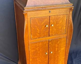Antique Victor Victrola Phonograph Oak Case 