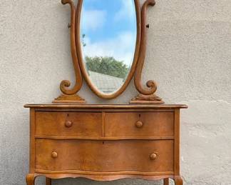003 Dresser With Mirror