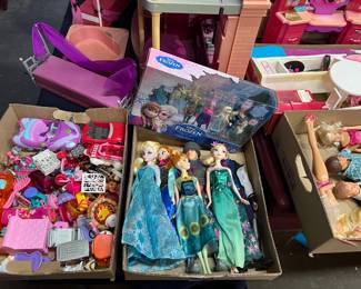 Frozen dolls