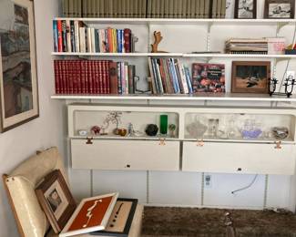 Books and accessories, Mid Century Key Hole chair