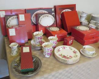 Christmas china - 1980s Macy's All the Trimmings Holly Berry
Royal Albert Chrysanthemum