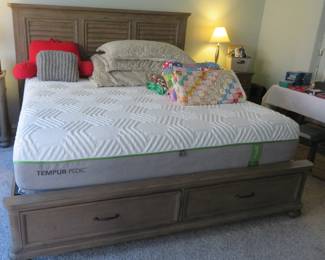 Bedroom furniture - Havertys Forest Park