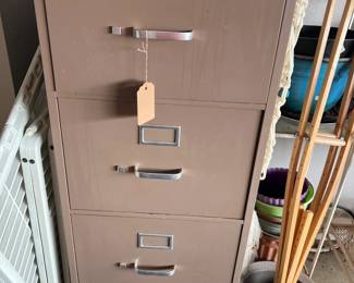 HON 4-drawer metal filing cabinet, crutches