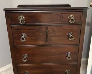 Antique Mahogany 4-drawer chest
