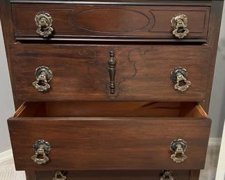 Antique Mahogany 4-drawer chest open