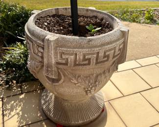 Concrete flowerpot