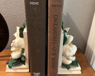 Magnolia bookends, Books