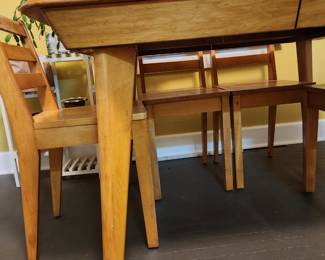 1960 maple table 36 x 48/ 2 leaves 5 chairs