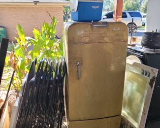 Working Vintage Frigidaire Refrigerator
