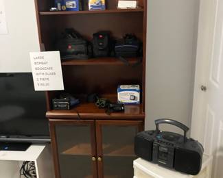 Bombay cabinet with glass. Two pieces. 