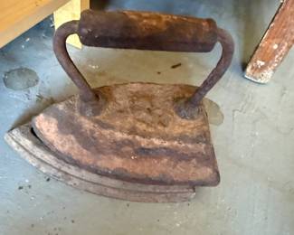 Cast Iron Flat Iron with Trivet
