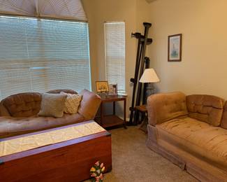 rose colored tuft love seats that convert to chaise or bed