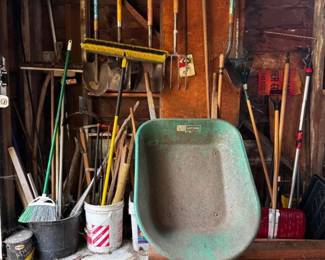 98 GardenToolLotwVintageSearsCraftsmanWheelbarrow