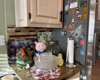 rooster cookie jar and pig cookie jar when you take the lid off it snorts