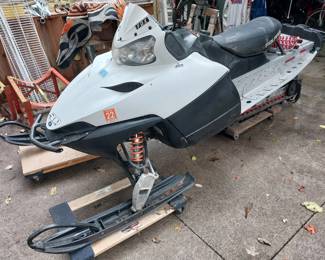 2009 Polaris 800 Switchback Dragon IQ snowmobile 136" track