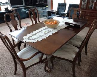 dinning table and 6 chairs