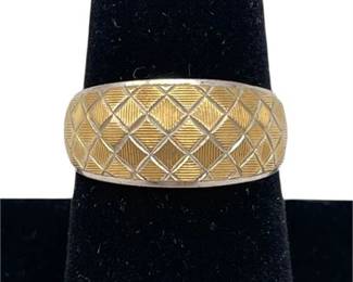18K Yellow / White Gold Crosshatch Patterned Size 7.5 Ring Band