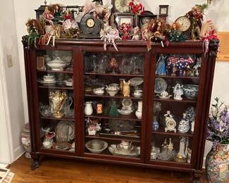 Bookcase with lion's heads