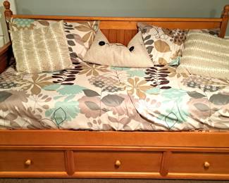 NICE CLEAN TRUNDLE BED 