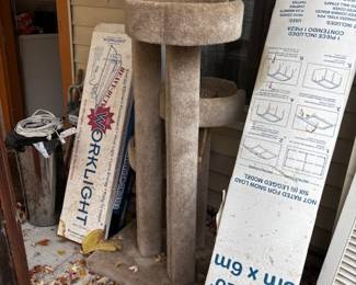 Cat tree / a bit of clean up and your cats will like it