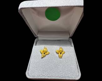 24K gold Iris stud earrings