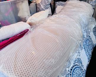 King size mattress topper, new!