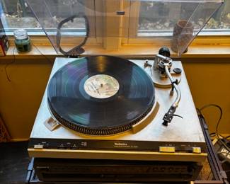 Technics Model: SL-3200 / Working order just needs a bit of a clean up