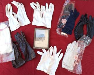 VINTAGE LADIES GLOVES 