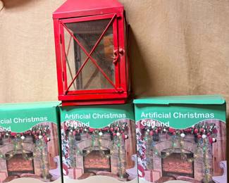 CHRISTMAS GARLAND & LANTERN