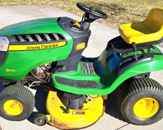 NICE JOHN DEERE TRACTOR RIDING LAWN MOWER RUNS 