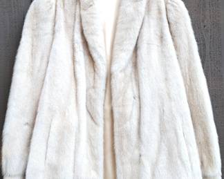 WHITE FUR COAT VINTAGE 