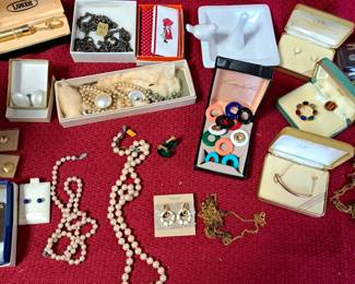 COSTUME JEWELRY LOT