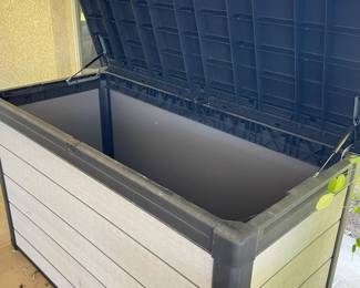 200 gallon storage, comes with canvas cover