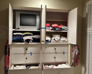 Philips TV with DVD & women’s clothing