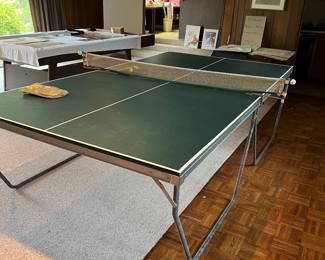 Ping pong table 