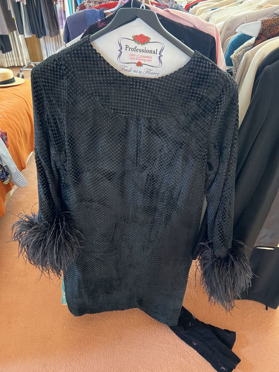 Loads of party dresses~! 