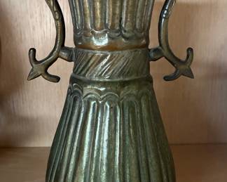 Antique Chinese dragon handles vase