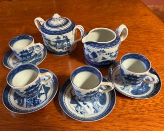 Mottahedeh Vista Alegre, Portugal chinnoserie tea set