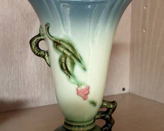 Antique Hulls Pottery Co, Ohio