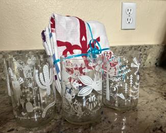 Vtge Pajarito de mimbres tumblers, Key & Molly dish towels