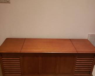 VINTAGE ZENITH STEREO CABINET 