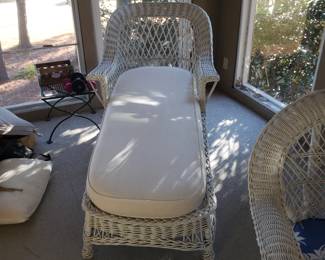 Wicker chaise lounge w cushion
