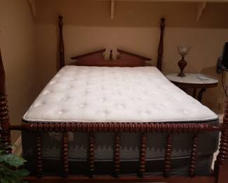 Full size bed w mattress 