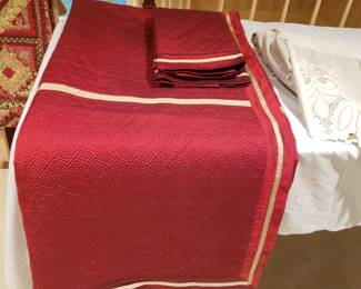 Queen bedding w 2 shams