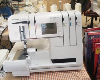 HUSQVARNA  VIKING HUSKYLOCK S25 