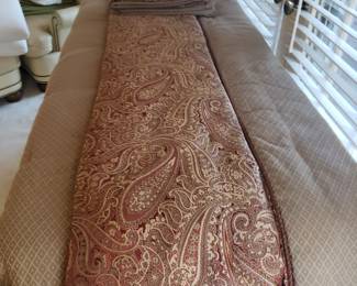 Waterford queen comforter w 2 shams