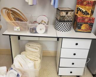 Craft/sewing table w drawera